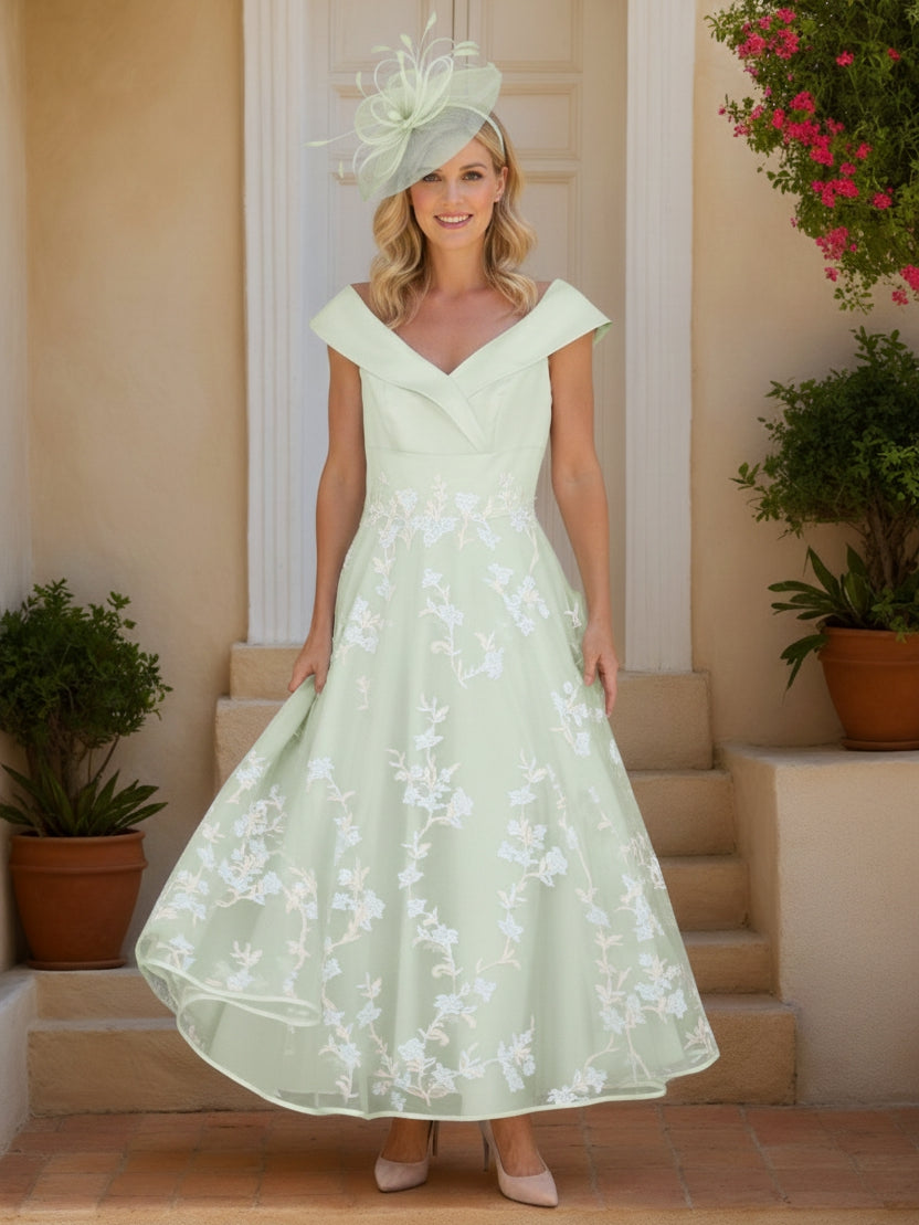 A-Line/Princess Ankle-Length Luxurious Mother of the Bride Dresses with Lace Appliques