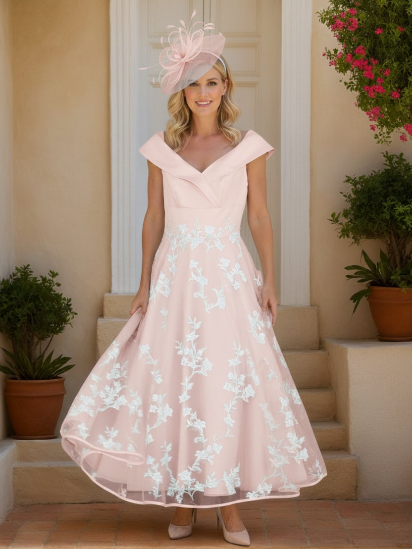 A-Line/Princess Ankle-Length Luxurious Mother of the Bride Dresses with Lace Appliques